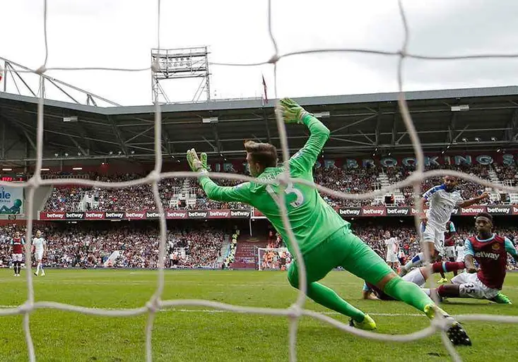 Leicester vede ligu! Souhrn sobotních zápasů Premier League