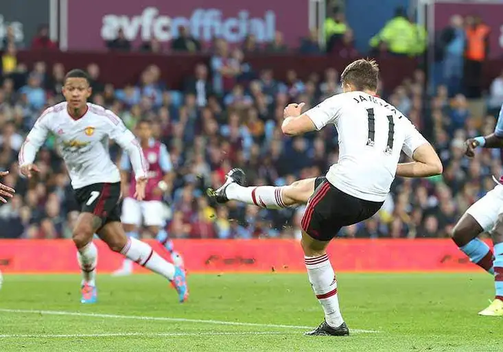 Van Gaal už si vydobyl v Anglii respekt. Maskoti ho uctívají jako Kmotra