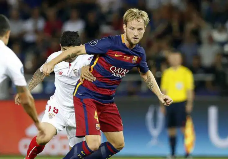 Superpohár má Barcelona. Sevilla vstala z mrtvých, ale obrat do konce nedotáhla