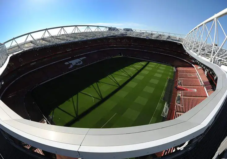 Jako předloni. Arsenal začal domácí prohrou a nejen Čech musí rychle zjednat nápravu