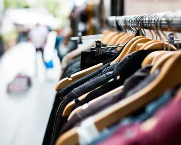 Zákazníci O2 dostanou v outletovém centru u letiště až šedesátiprocentní slevy. Ulovte si na léto nové kousky do šatníku