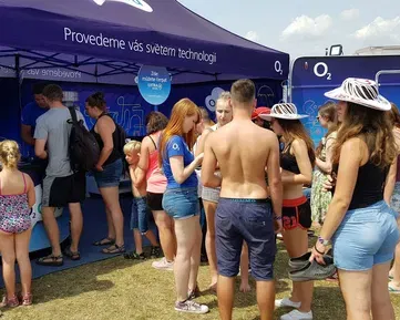 Na letních hudebních festivalech HRADY CZ vás v rámci projektu Svoboda není samozřejmost „zavřeme do chládku“