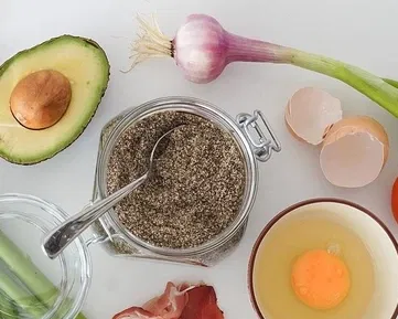 Karanténa vás nudí? Co zkusit něco uvařit a pak si užít domácí kino…