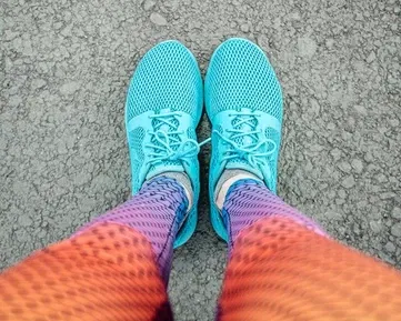 Běhání se sluchátky v uších zvyšuje váš výkon a zlepšuje náladu