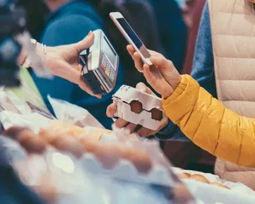 Guru tipy: 5 rad, jak platit mobilem bezpečně