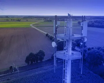 Když obecní rozhlas a vývěsku nahradí mobil a SMSky