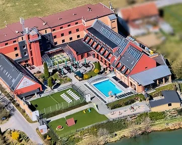 Wellness hotel Panorama láká na zookoutek s oslí rodinkou