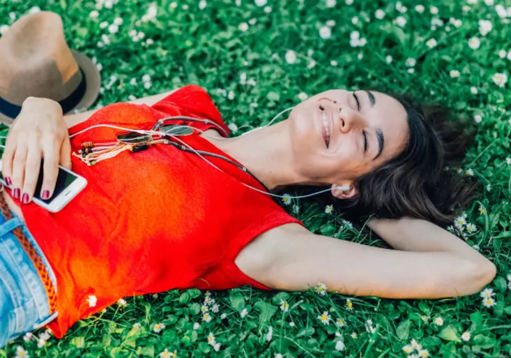 Zahalte se do jarního slunce s audioknihami z O2 Knihovny!