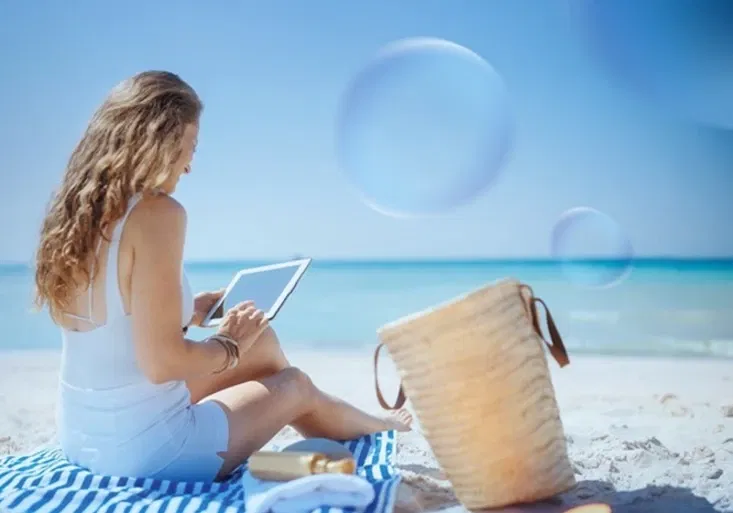 Letní čtení s O2 Knihovnou: Oblíbenost e-knih  během pěti let vzrostla o 244 %, vyberte si tu svoji