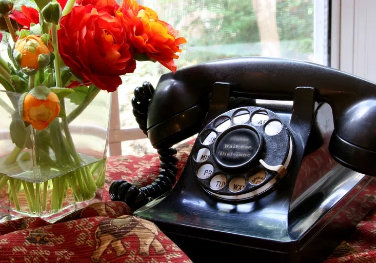 Od operátora přes číselník až po displej. Tak šel vývoj telefonů