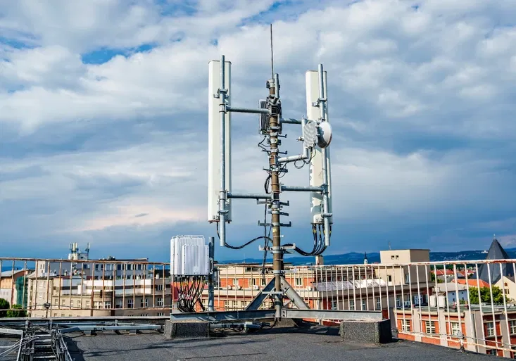 Elektronika a telefonování při bouřce: Jak chránit sebe i své přístroje