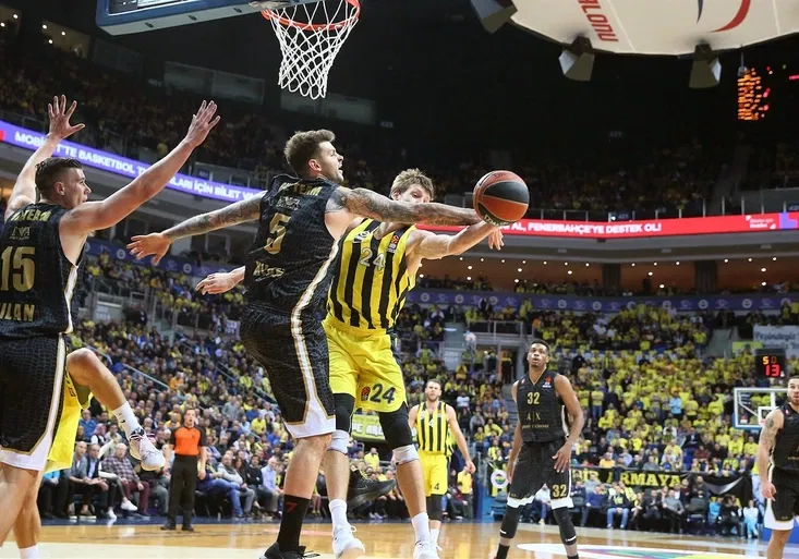 Devátá výhra pro Fenerbahce v řadě? Veselý povede lídra Euroligy proti CSKA Moskva!
