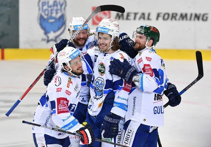 Po Channel One Cupu je extraliga zpět. Smlsne si Kometa na Pirátech i potřetí v sezoně?