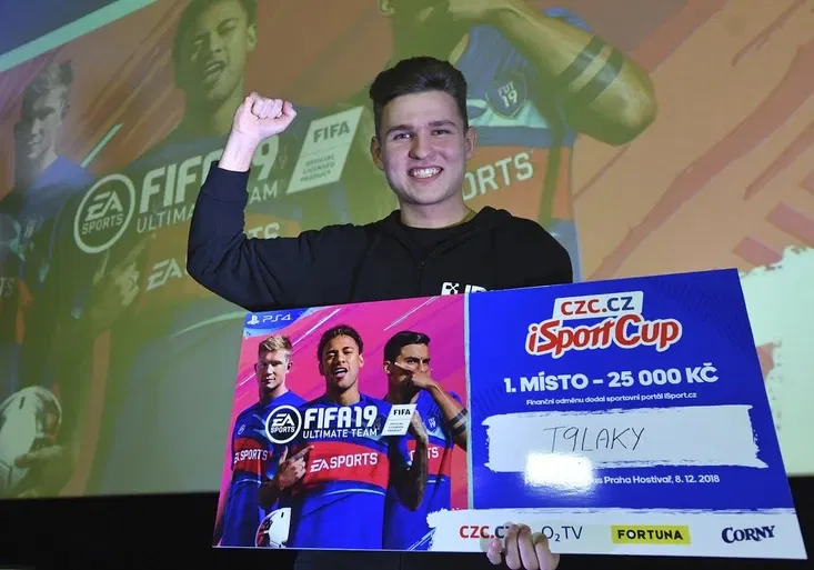 Turnaj CZC.cz iSportCup ve FIFA 19 zná svého vítěze. Kdo ovládl velké finále?