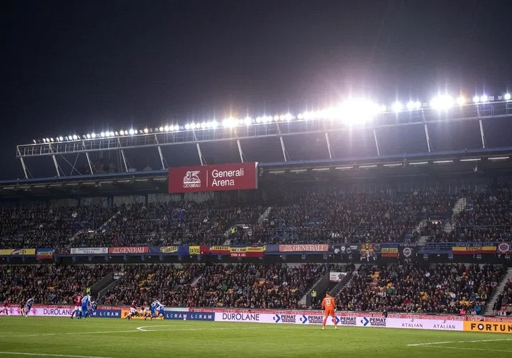 Jako za starých časů. Na stadiony FORTUNA:LIGY se vrátí tribuny na stání!
