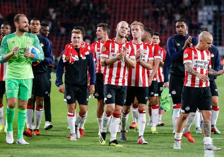 Po Ajaxu chce do Ligy mistrů i PSV, ustojí Benfika v odvetě play off řecké peklo?