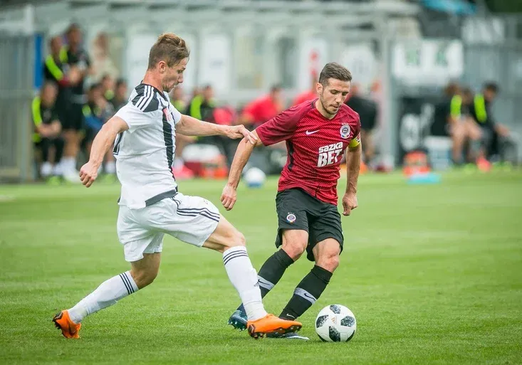 Autobus nezaparkujeme ani na Letné, slibuje nováček. Zvládne Sparta roli velkého favorita?