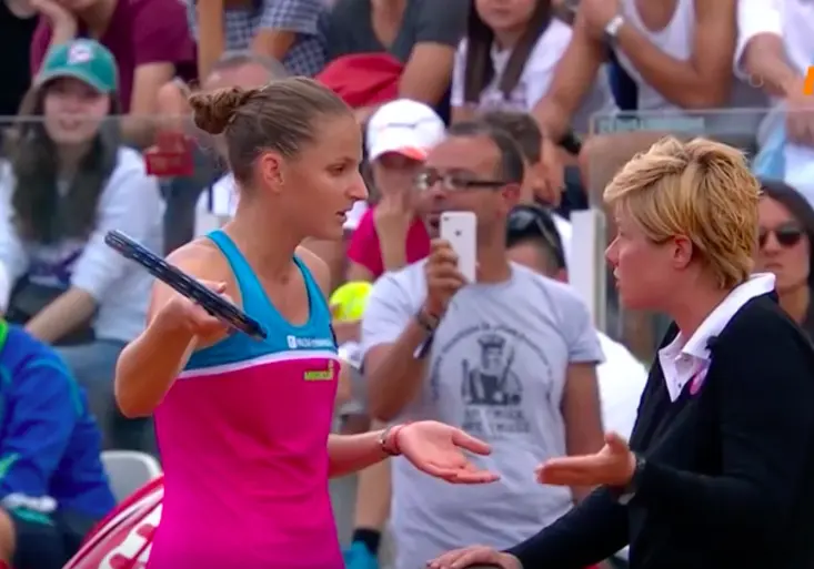 Karolína Plíšková nepodala rozhodčí ruku a rozmlátila raketu