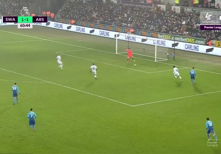 Čechova bláznivá hrubka! Arsenal po ní senzačně prohrál na hřišti Swansea!