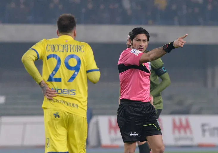 A ven! Obránce Chieva dostal proti Juventusu červenou za TOTO bizarní gesto!