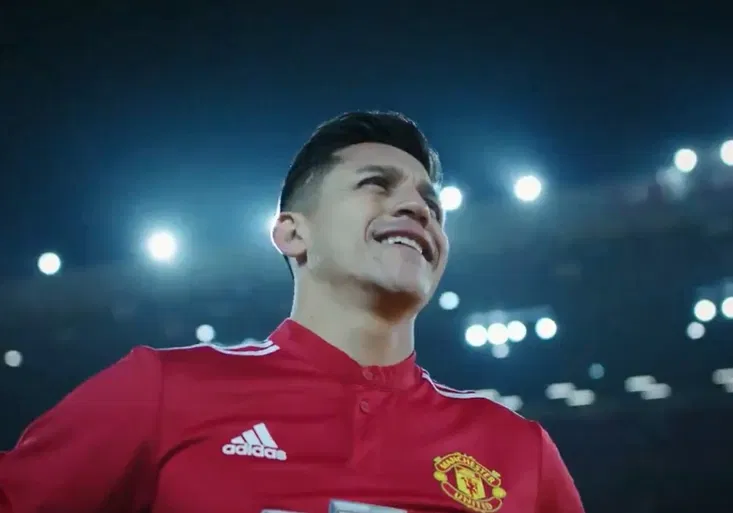 Velkolepé přivítání Alexise Sáncheze! Manchester představil hvězdu v emotivním videu