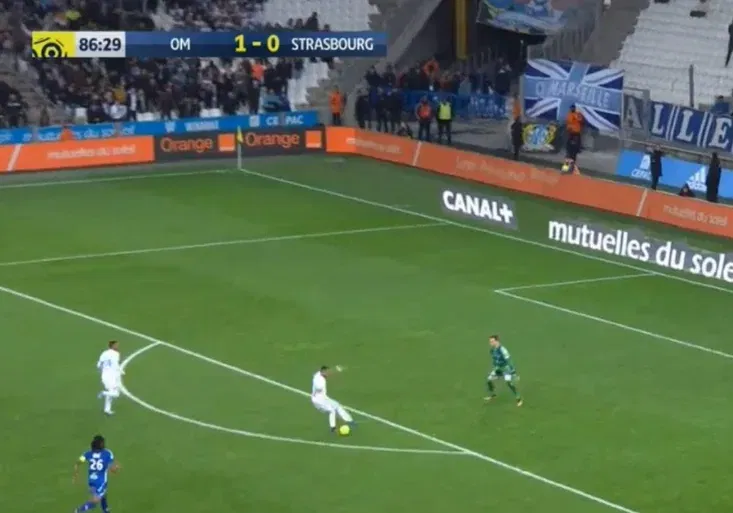 Payetova vražedná klička. Jak při ní útočník Marseille zranil brankáře?