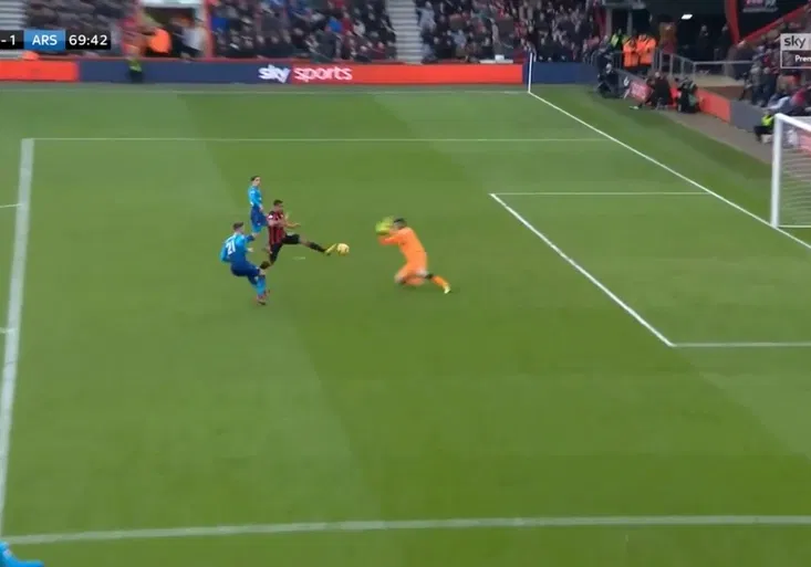 Čech nezvládl vyběhnutí, Arsenal selhal s Bournemouthem! Internet se směje Wengerovi