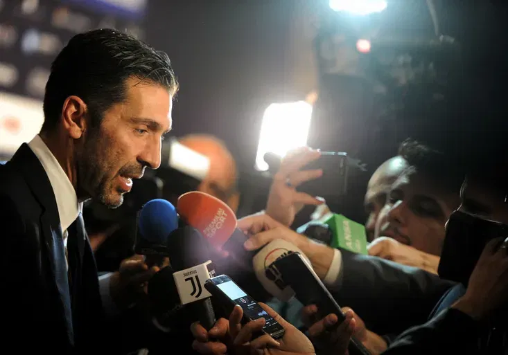 Fanoušci vybrali tým roku! Ronaldo a Messi nechybí. Kterou superhvězdu fans vynechali?