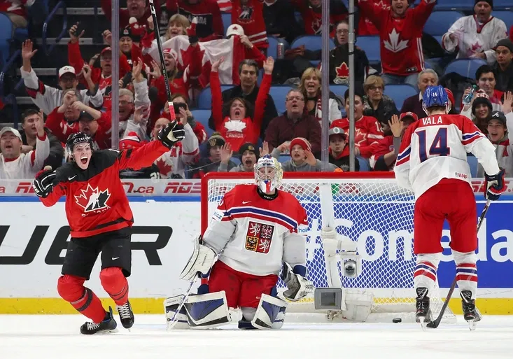 Batherson hattrickem dovedl Kanadu do finále. Jak vyhnal Kořenáře z branky?