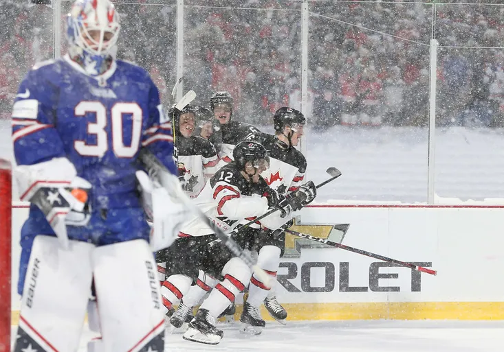 Divácký rekord, sněhová bouře, díry v ledu! Juniorské MS se hrálo pod otevřeným nebem!
