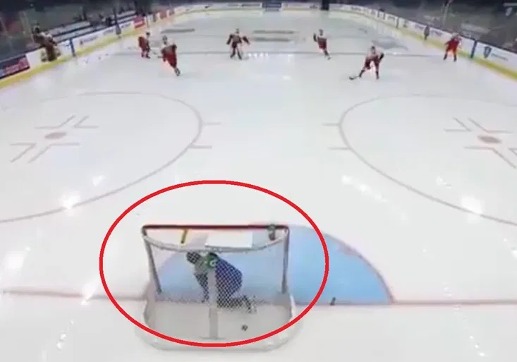 Mladická nerozvážnost, nebo hloupost? Čeští junioři stříleli před zápasem na zapomenutého ledaře!