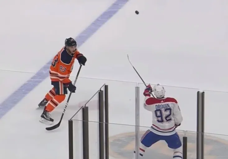 Kanaďan ukázal geniální trik! TAKHLE umí hvězda Montrealu čarovat s pukem