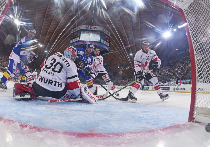Spengler Cup na O2 TV Sport: Překoná Hradec Králové loňské čtvrtfinále? S Kanadou i Davosem padl. Teď půjde na Rigu!