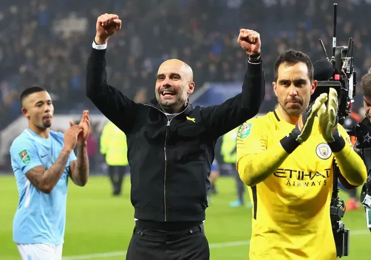 Guardiolova divoká oslava! Proč po výhře na penalty létal po hřišti jako blázen?