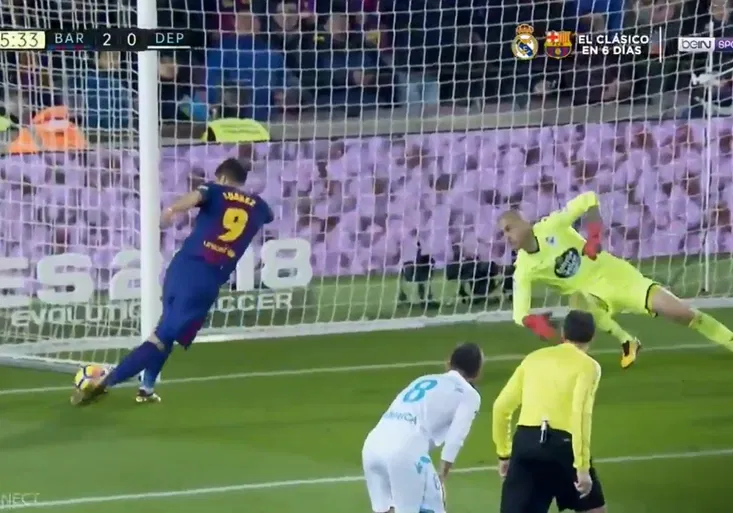 Zákroky roku? Brankář Deportiva TAKTO vychytal rabonu Suáreze, Messimu chytil penaltu!