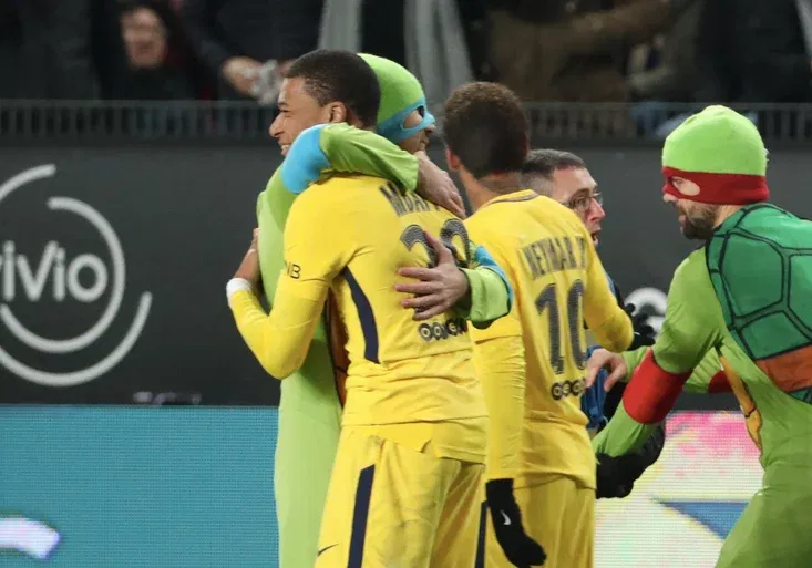 Koubek dostal od Neymara dva kousky! Proč za Mbappém přijely želvy ninja?