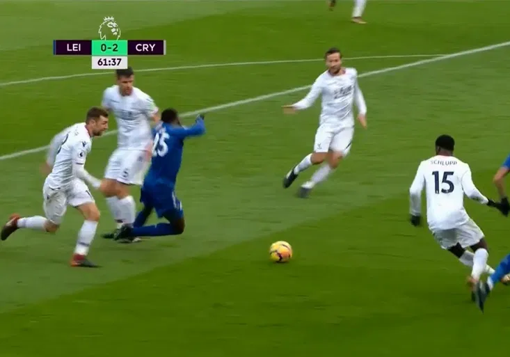 Nejhorší narozeniny v historii? Oslavenec se hloupě nechal vyloučit za simulování a schytal vtípky!