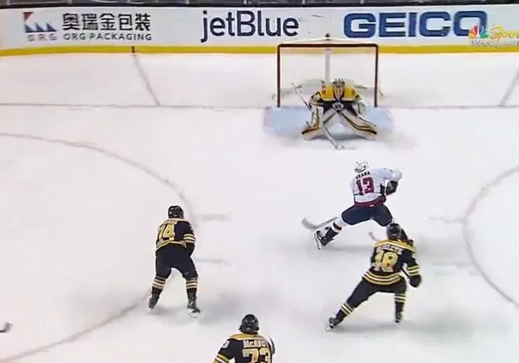 Jakub Vrána uchvátil NHL! Jak zařadil superrychlost a proletěl obranou Bostonu?