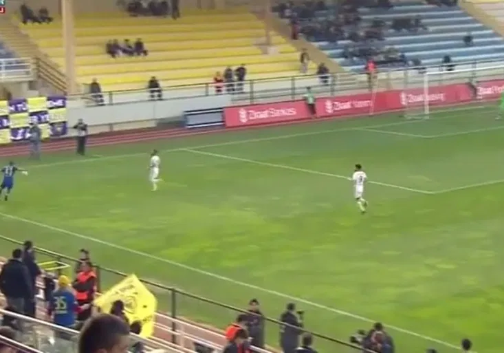 Bomba jak od legendy! V Turecku padl gól á la Roberto Carlos