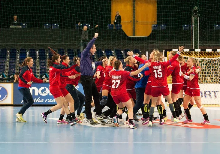 Úžasné drama! Hrbková rozhodla o historickém úspěchu házenkářek