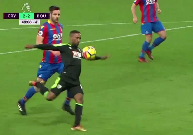 Nejkrásnější gól Premier League? Veterán Defoe omráčil gólmana ranou jako z historie