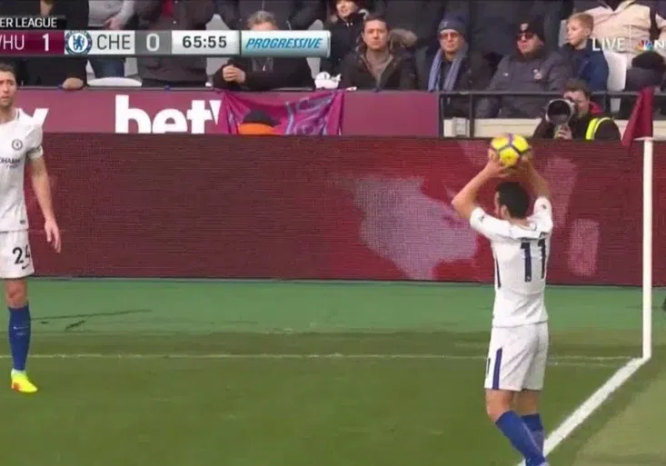 Nejsměšnější aut v Premier League! Za TOHLE vynadal Pedrovi z Chelsea spoluhráč!