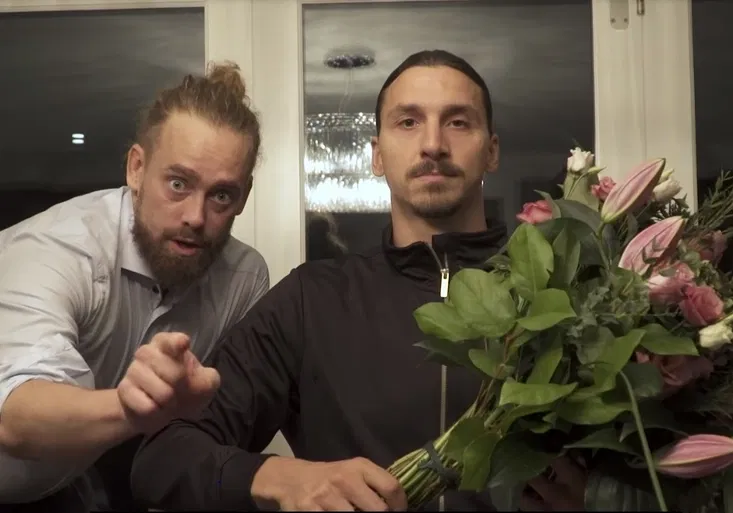 Konec „velkohubého“ Zlatana? Jak ho umravnil jeho agent Dex. A proč upravil jeho hlášky?