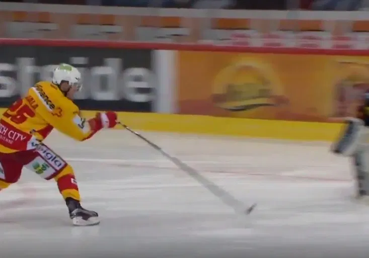 Geniální nájezd! Finský šikula úžasnou fintou neskutečně překvapil brankáře!