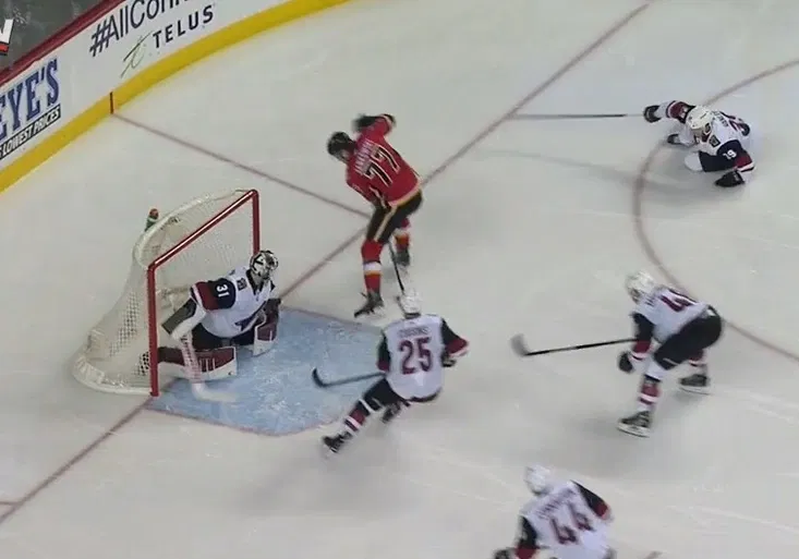 Jágrův učeň okouzlil NHL! Mladík Jankowski skóroval hokejkou mezi nohama