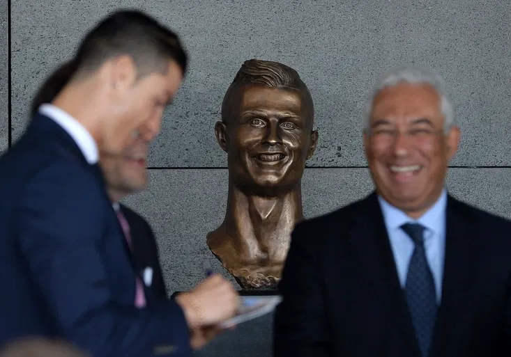 Cristiano Ronaldo se pyšní novou bustou! Podobá se mu už tentokrát?