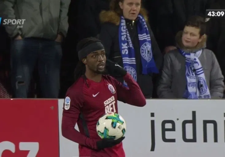 Šlágr na tribunách? Na Costu bučel kotel Sigmy, sparťané uráželi trenéra!