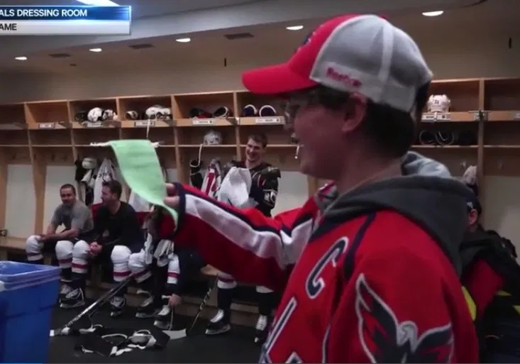 Dojemné scény! Chlapec hlásil sestavu Washingtonu, Ovečkin pro něj skóroval