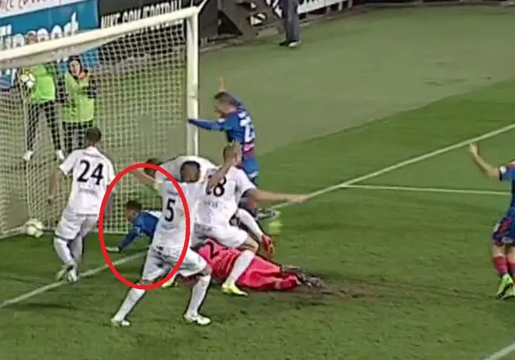 Nejkurióznější gól v historii ligy! Plzeňský Řezník skóroval hlavičkou vleže!