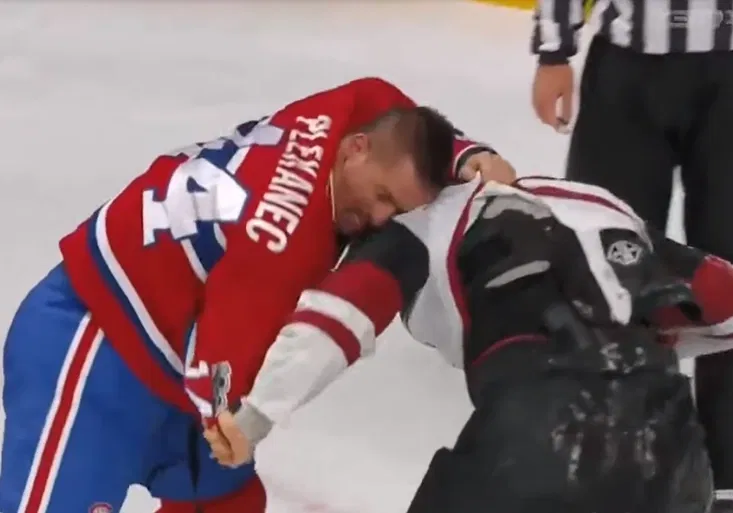 Plekancova první bitka v NHL byla krvavá! Jak se popasoval s arizonským Kojotem?